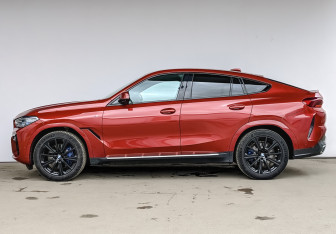 Подержанный автомобиль BMW X6 2021 года (8 фото)
