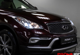 Подержанный автомобиль Infiniti QX50 2016 года (21 фото)