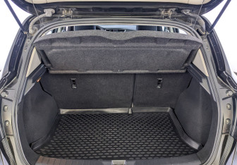 Подержанный автомобиль Nissan Tiida Hatchback 2015 года (10 фото)