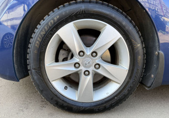 Подержанный автомобиль Hyundai Elantra Sedan 2012 года (9 фото)