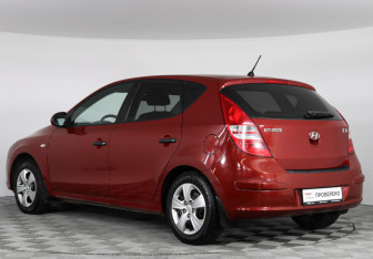 Подержанный автомобиль Hyundai i30 Hatchback 2010 года (4 фото)