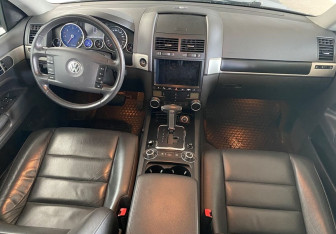 Подержанный автомобиль Volkswagen Touareg 2010 года (9 фото)