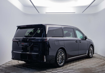 Подержанный автомобиль Voyah Dream 2023 года (4 фото)