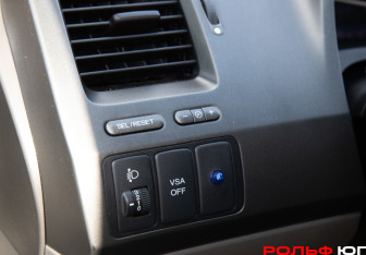 Подержанный автомобиль Honda Civic Sedan 2008 года (15 фото)