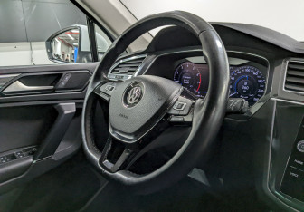 Подержанный автомобиль Volkswagen Tiguan 2017 года (22 фото)