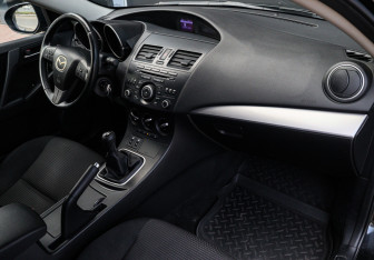Подержанный автомобиль Mazda 3 Hatchback 2012 года (7 фото)