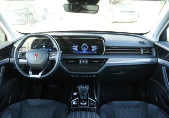 Подержанный автомобиль Hongqi HS5 2024 года (12 фото)