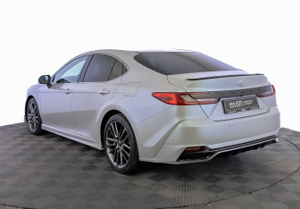 Подержанный автомобиль Toyota Camry Sedan 2024 года (7 фото)
