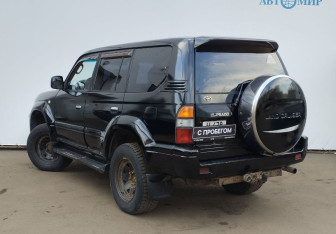 Подержанный автомобиль Toyota Land Cruiser Prado 1997 года (6 фото)