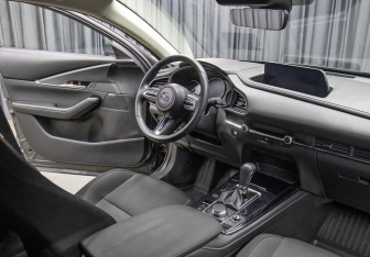 Подержанный автомобиль Mazda CX-30 2021 года (11 фото)