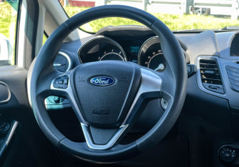 Подержанный автомобиль Ford Fiesta Hatchback 2016 года (14 фото)