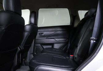 Подержанный автомобиль Mitsubishi Outlander 2021 года (12 фото)