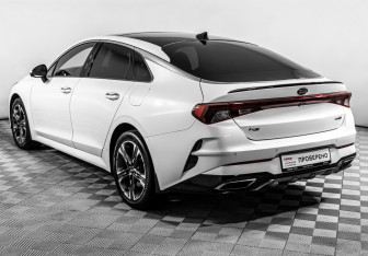 Подержанный автомобиль Kia K5 2021 года (7 фото)