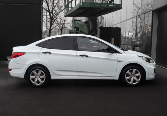 Подержанный автомобиль Hyundai Solaris Sedan 2011 года (4 фото)