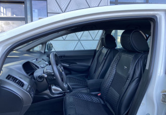 Подержанный автомобиль Honda Civic Sedan 2009 года (18 фото)