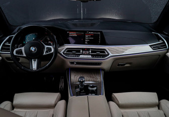 Подержанный автомобиль BMW X7 2020 года (16 фото)