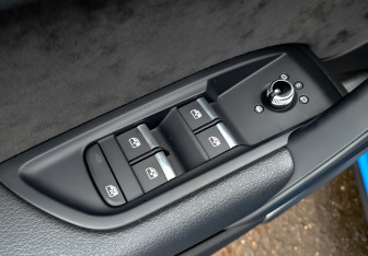 Подержанный автомобиль Audi SQ5 2019 года (29 фото)