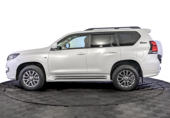 Подержанный автомобиль Toyota Land Cruiser Prado 2021 года (8 фото)
