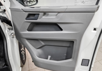 Подержанный автомобиль Volkswagen Caravelle 2021 года (25 фото)