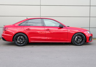 Подержанный автомобиль Audi A4 Sedan 2020 года (4 фото)