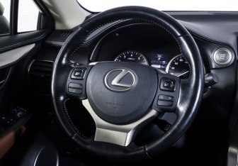 Подержанный автомобиль Lexus NX 2017 года (13 фото)