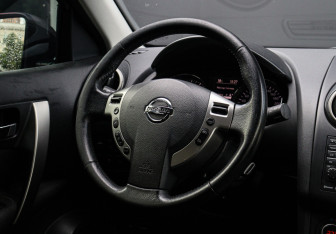 Подержанный автомобиль Nissan Qashqai 2013 года (11 фото)