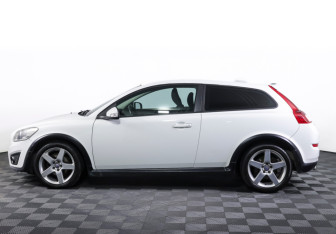 Подержанный автомобиль Volvo C30 2011 года (8 фото)
