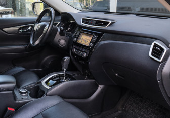 Подержанный автомобиль Nissan X-Trail 2015 года (7 фото)