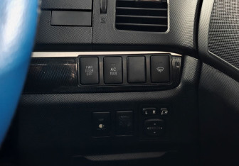 Подержанный автомобиль Toyota Estima 2012 года (15 фото)
