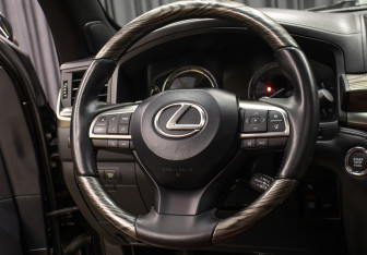 Подержанный автомобиль Lexus LX 2015 года (17 фото)
