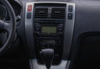 Подержанный автомобиль Hyundai Tucson 2008 года (14 фото)