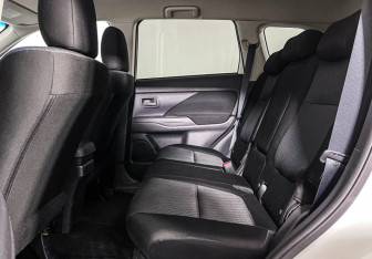 Подержанный автомобиль Mitsubishi Outlander 2012 года (10 фото)