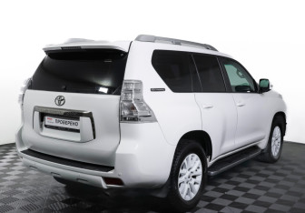 Подержанный автомобиль Toyota Land Cruiser Prado 2011 года (5 фото)