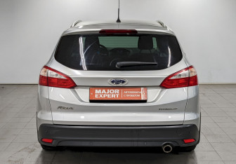 Подержанный автомобиль Ford Focus Wagon 2014 года (6 фото)