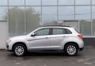 Подержанный автомобиль Mitsubishi ASX 2013 года (8 фото)