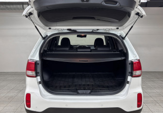 Подержанный автомобиль Kia Sorento 2014 года (10 фото)