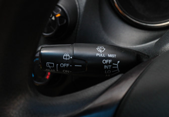 Подержанный автомобиль Honda Fit 2012 года (19 фото)