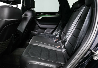 Подержанный автомобиль Volkswagen Touareg 2021 года (16 фото)