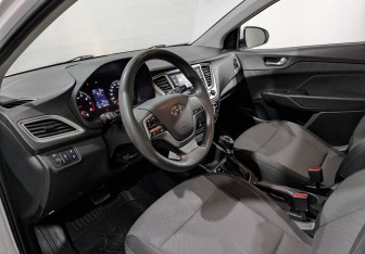 Подержанный автомобиль Hyundai Solaris Sedan 2022 года (15 фото)