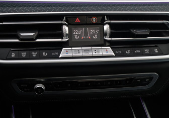 Подержанный автомобиль BMW X7 2020 года (23 фото)