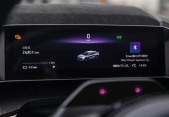 Подержанный автомобиль Zeekr 001 2023 года (15 фото)