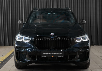 Подержанный автомобиль BMW X5 2023 года (2 фото)