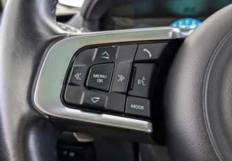 Подержанный автомобиль Jaguar F-Pace 2017 года (20 фото)