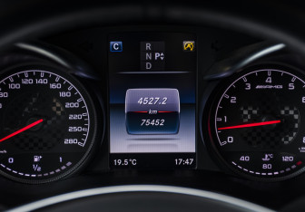Подержанный автомобиль Mercedes-Benz GLC AMG 2016 года (12 фото)