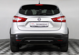 Подержанный автомобиль Nissan Qashqai 2016 года (6 фото)