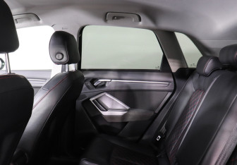 Подержанный автомобиль Audi Q3 2021 года (12 фото)