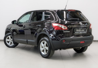 Подержанный автомобиль Nissan Qashqai 2011 года (7 фото)