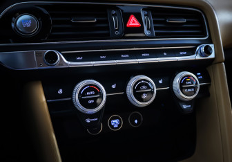Подержанный автомобиль Genesis G70 2021 года (19 фото)