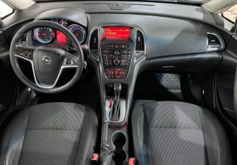 Подержанный автомобиль Opel Astra Hatchback 2012 года (9 фото)