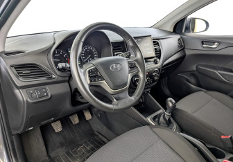 Подержанный автомобиль Hyundai Solaris Sedan 2021 года (16 фото)
